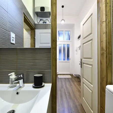 Apartment Cosy Flat In Kiraly Str, King